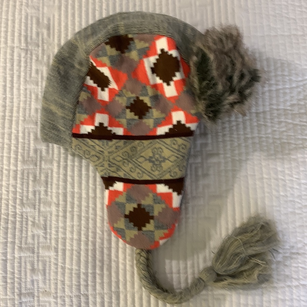 Mixed geometric mixed  carpet patterned knit trapper hat with faux fur trim - Picture 2 of 12